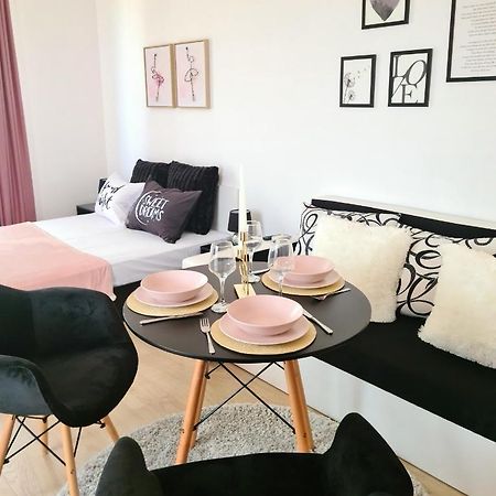 Rose Studio Apartment Burgas Bagian luar foto