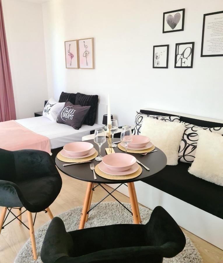 Rose Studio Apartment Burgas Bagian luar foto