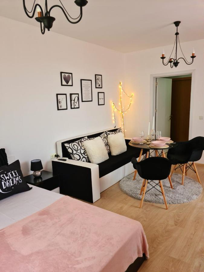Rose Studio Apartment Burgas Bagian luar foto